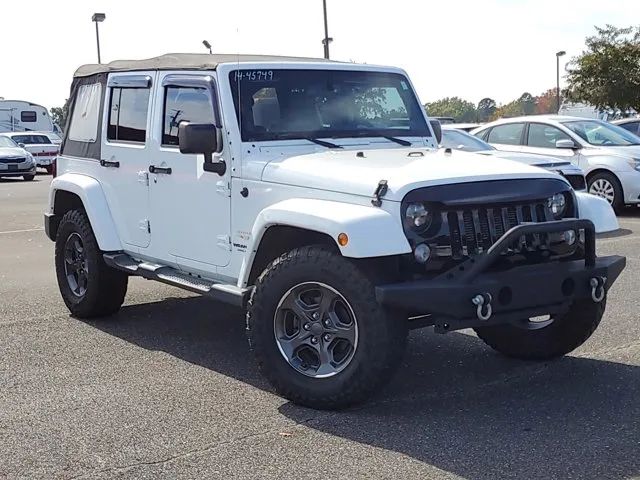 2014 Jeep Wrangler Unlimited Sahara photo 25