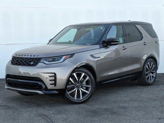 New 2024 Land Rover Discovery P300 Dynamic SE