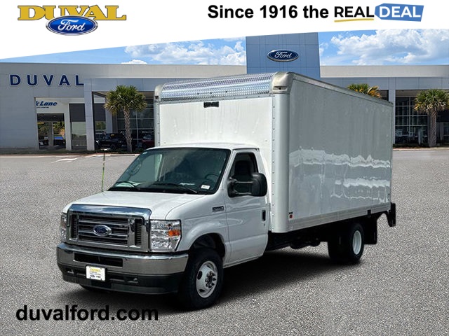 2025 Ford E-450SD Base