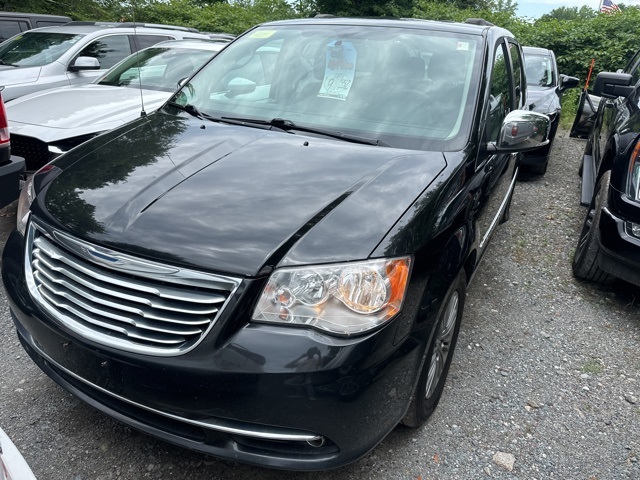 2016 Chrysler Town & Country Touring-L