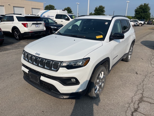 Used 2022 Jeep Compass Latitude Lux with VIN 3C4NJDFBXNT191178 for sale in Kansas City