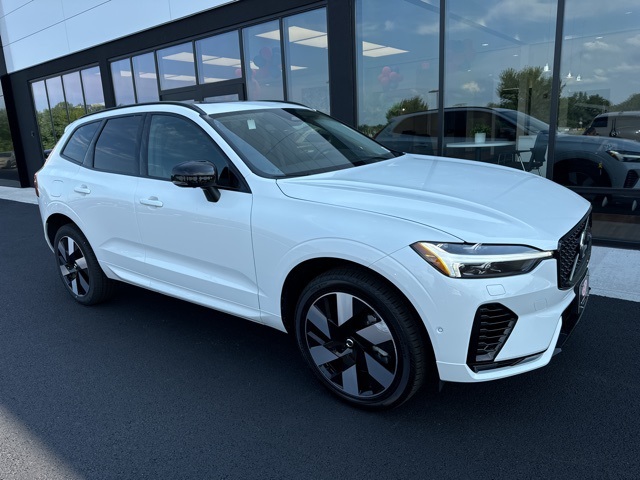 2025 Volvo XC60 Plug-In Hybrid T8 Plus