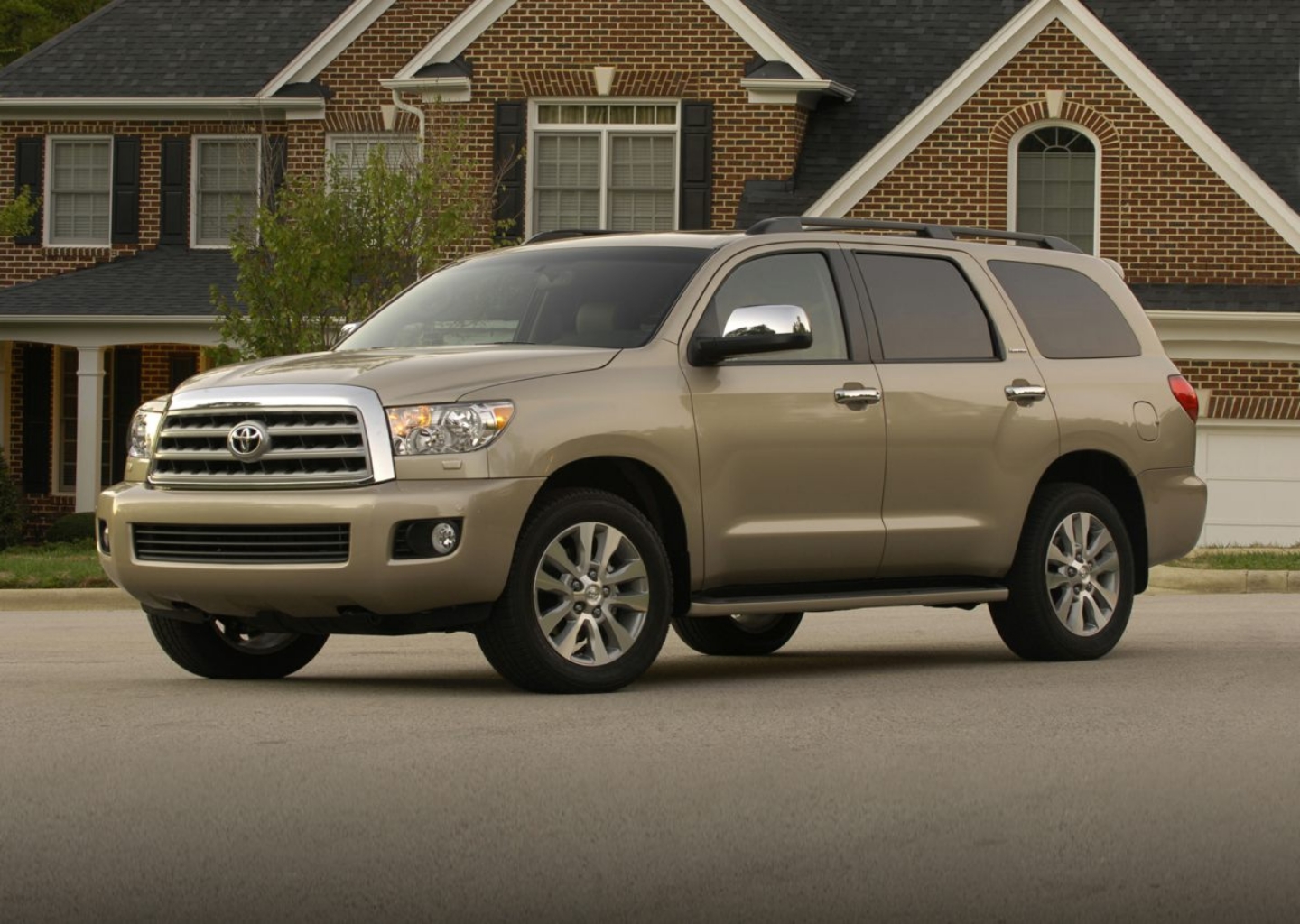 2017 Toyota Sequoia SR5's photo