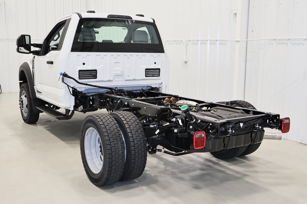 2024 Ford F-550 photo 2