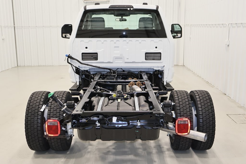 2024 Ford F-550 photo 3