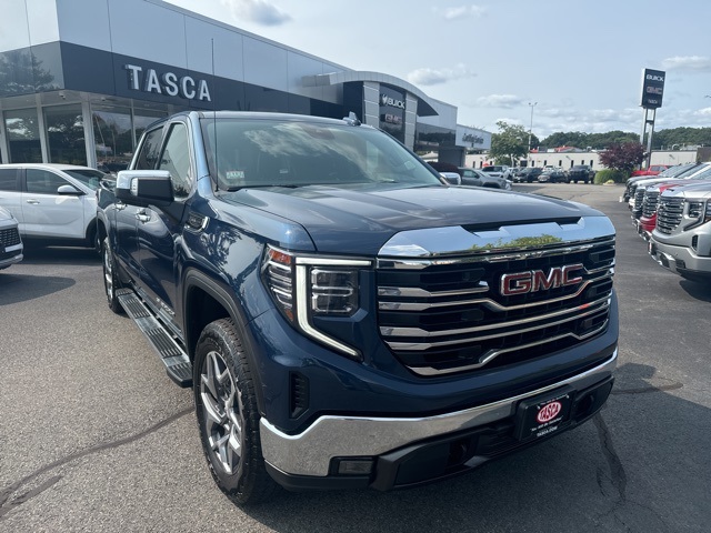 Used 2022 GMC Sierra 1500 SLT with VIN 3GTUUDED5NG676407 for sale in Cranston, RI