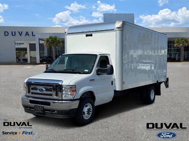 2025 Ford E-450SD Base