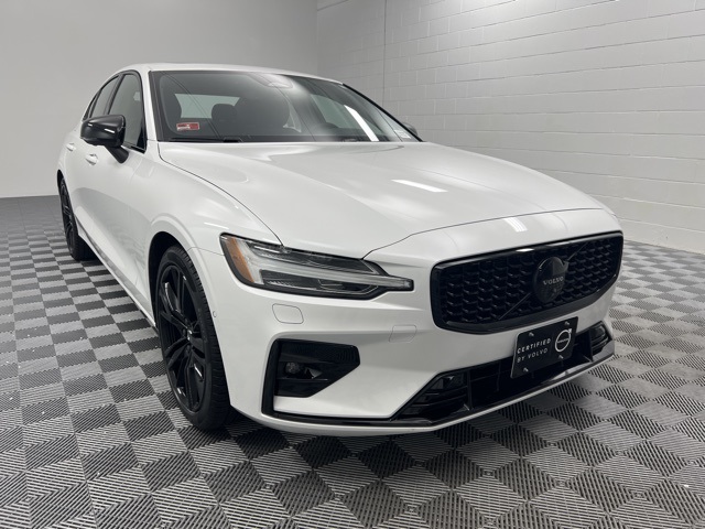 2024 Volvo S60 B5 Plus Black Edition