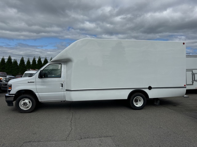 2025 Ford E-450SD Base