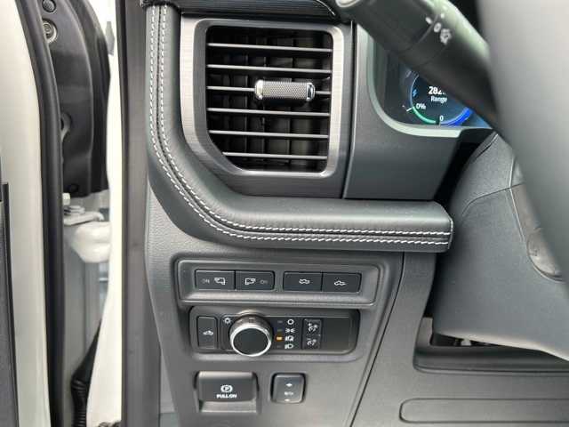 2023 Ford F-150 Lightning Platinum photo 12