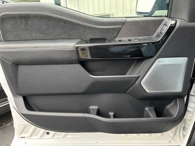 2023 Ford F-150 Lightning Platinum photo 13
