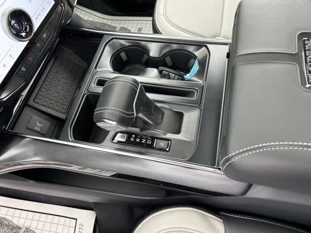2023 Ford F-150 Lightning Platinum photo 18