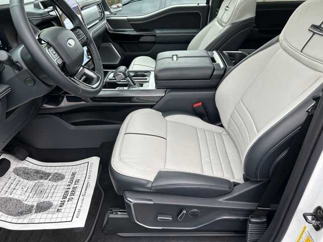 2023 Ford F-150 Lightning Platinum photo 22