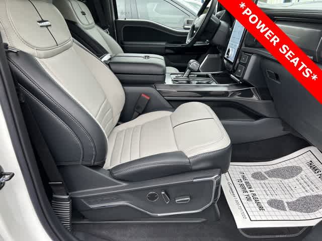 2023 Ford F-150 Lightning Platinum photo 23