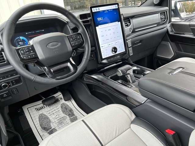 2023 Ford F-150 Lightning Platinum photo 24