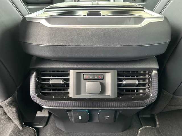2023 Ford F-150 Lightning Platinum photo 26