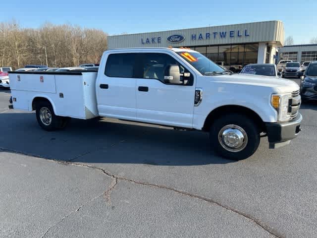 2017 Ford Super Duty F-350 DRW XL 2WD Crew Cab 179 WB 60 CA