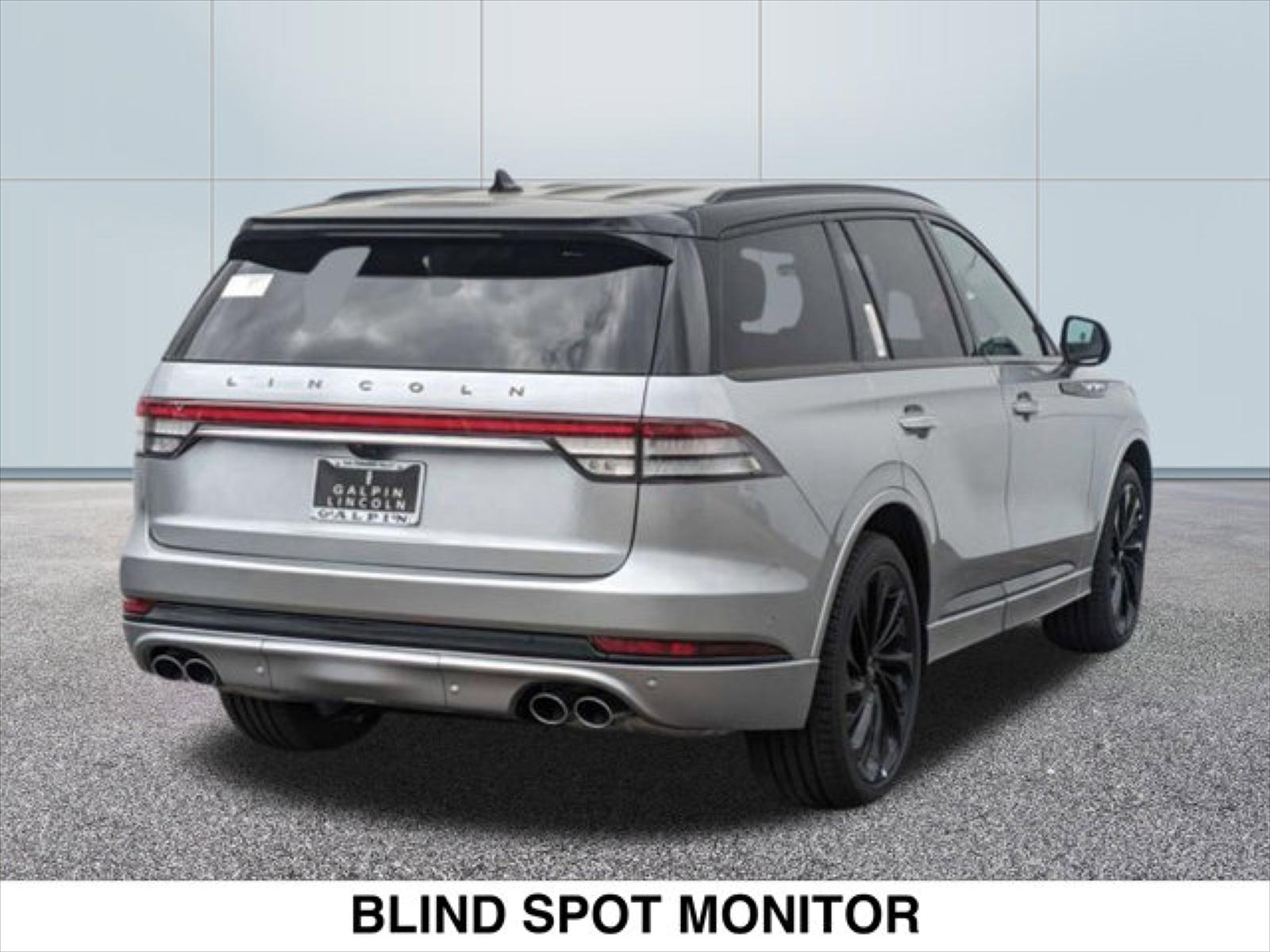 2023 Lincoln Aviator Black Label photo 2
