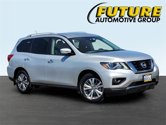 2017 Nissan Pathfinder SV