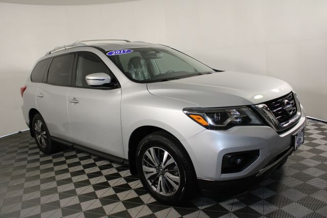 Used 2017 Nissan Pathfinder SV with VIN 5N1DR2MM8HC906466 for sale in Kansas City, MO