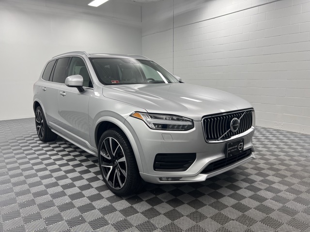 2022 Volvo XC90 T6 Momentum