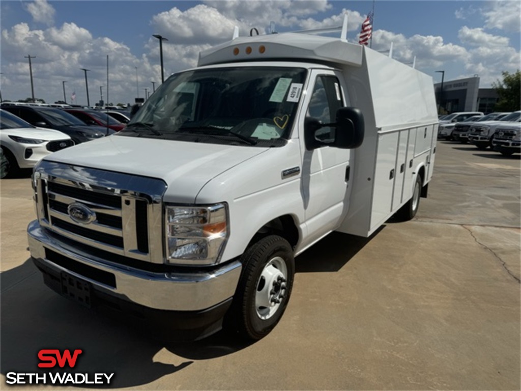 2025 Ford E-350SD KUV