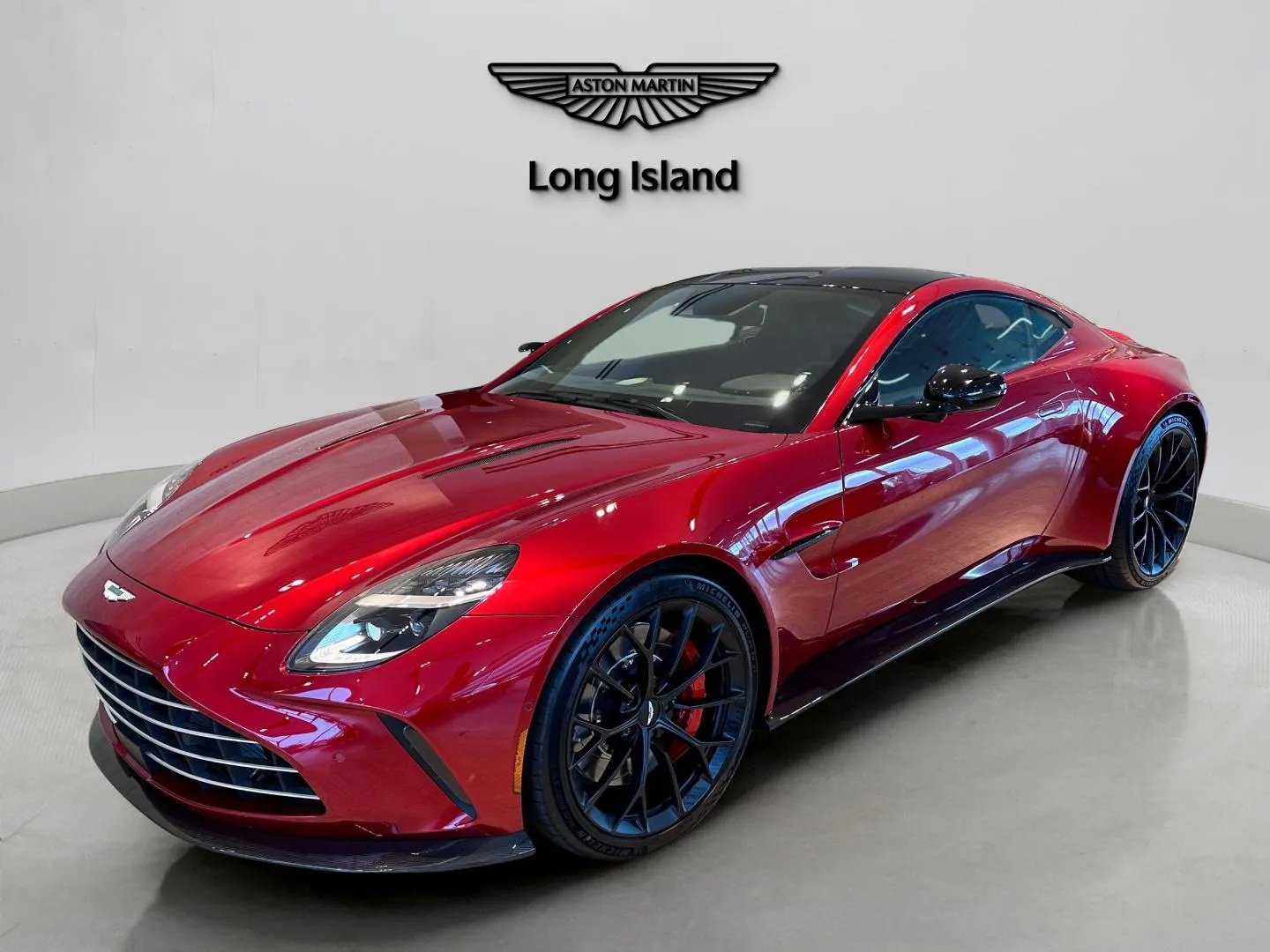 New 2025 Aston Martin Vantage Coupe in Roslyn, NY SCFSMGFW3SGN09173