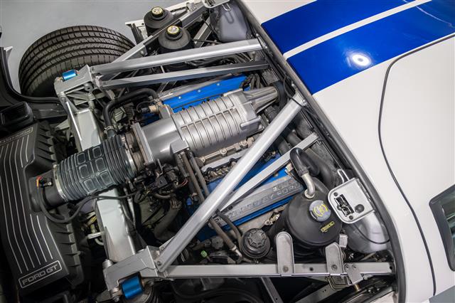 2005 Ford GT photo 12