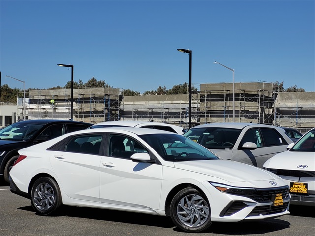 2024 Hyundai Elantra Hybrid Blue