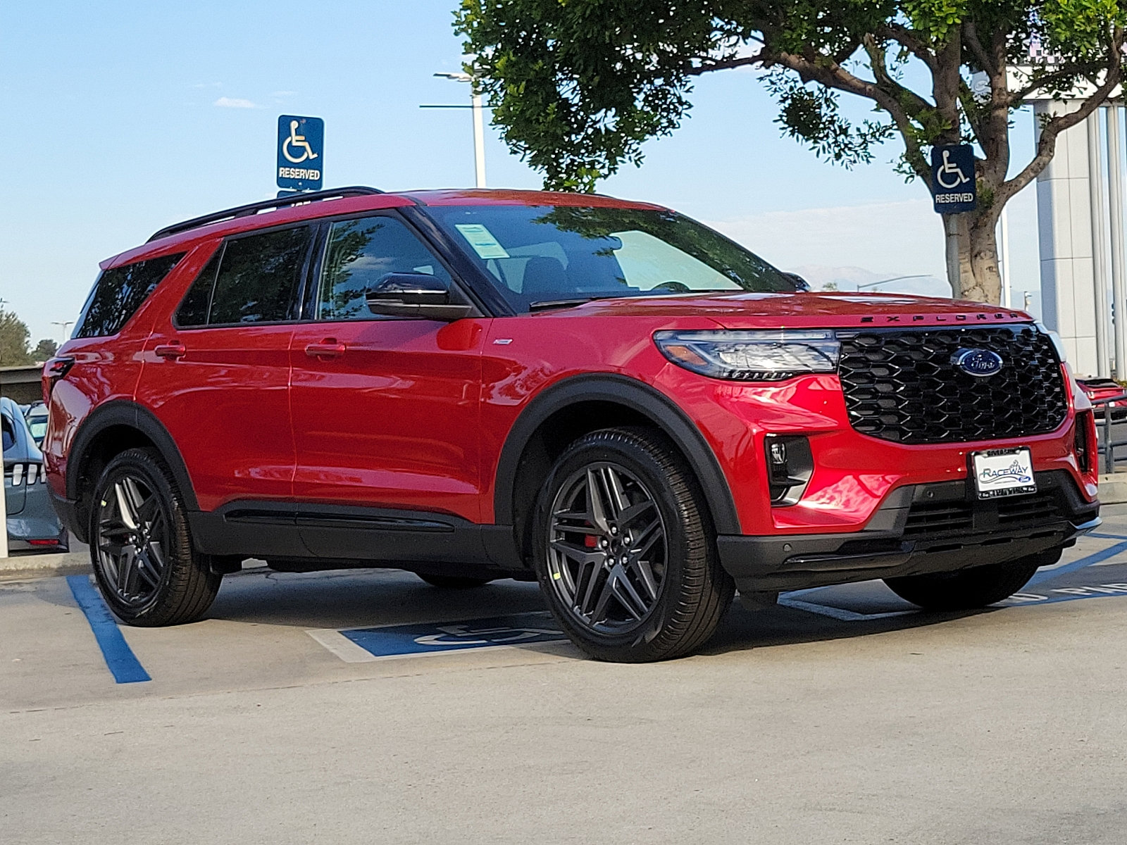 2025 Ford Explorer ST-Line