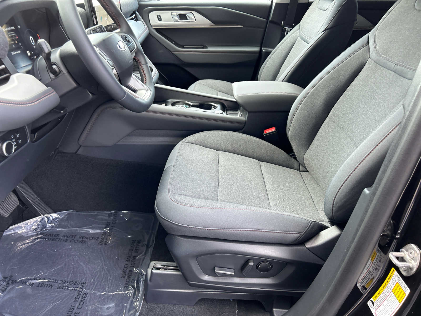 2025 Ford Explorer photo 8