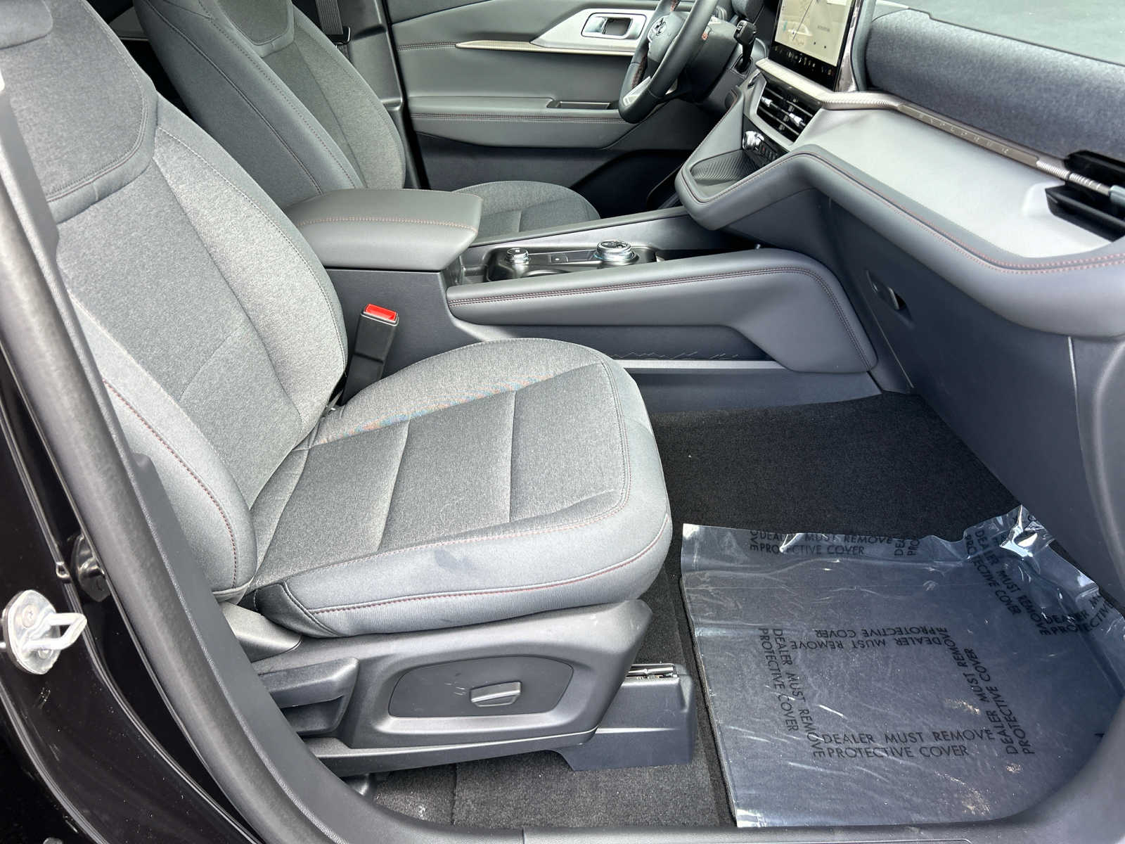 2025 Ford Explorer photo 9