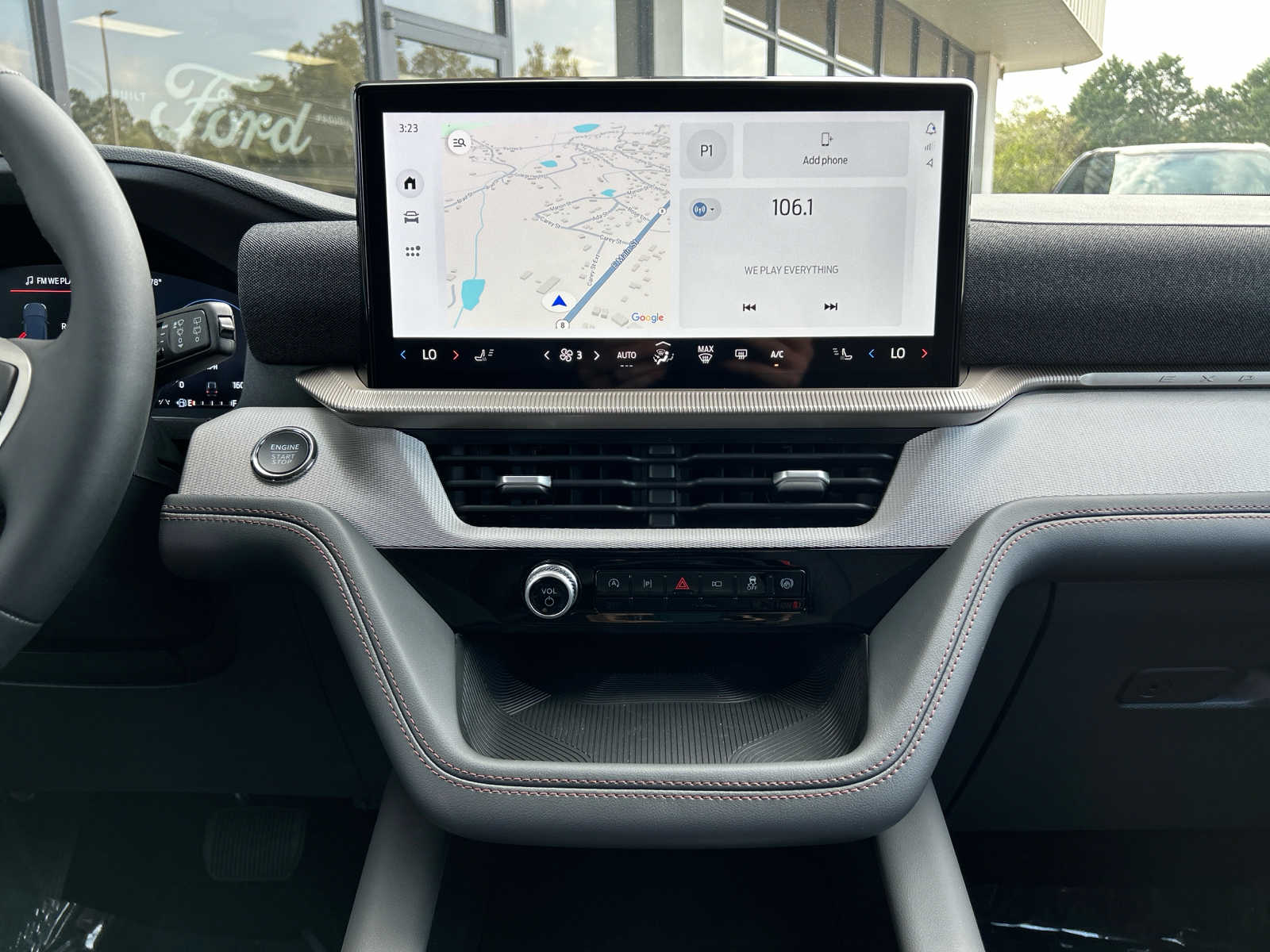 2025 Ford Explorer photo 13