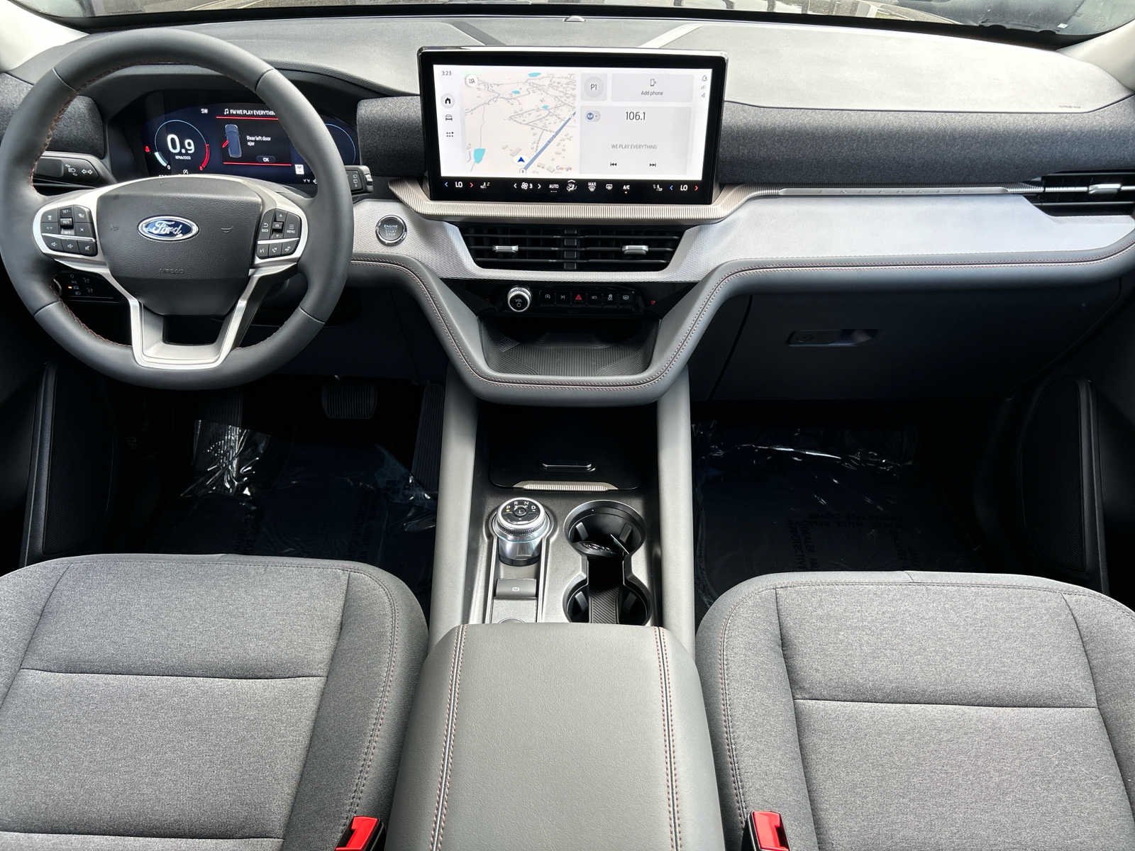 2025 Ford Explorer photo 14