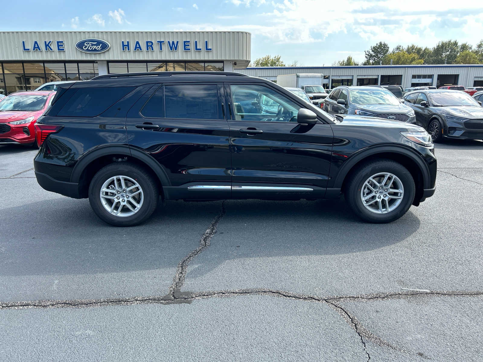 2025 Ford Explorer photo 15