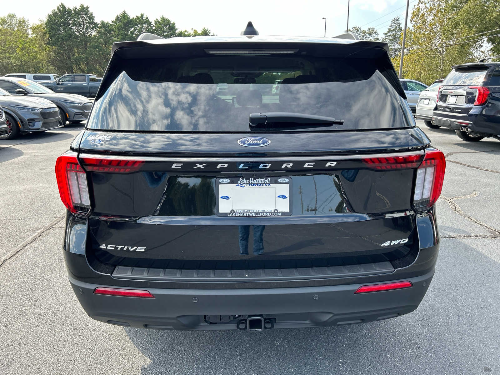 2025 Ford Explorer photo 16