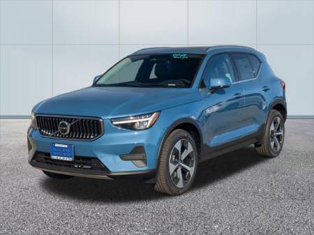 2025 Volvo XC40 Core Bright Theme