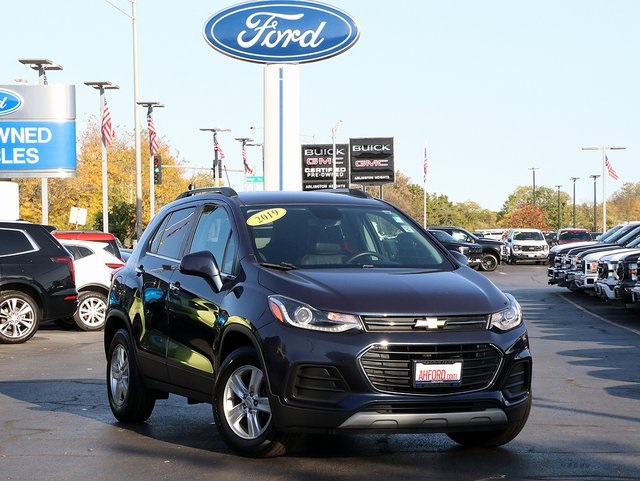 Used 2019 Chevrolet Trax LT with VIN 3GNCJLSB3KL260013 for sale in Arlington Heights, IL