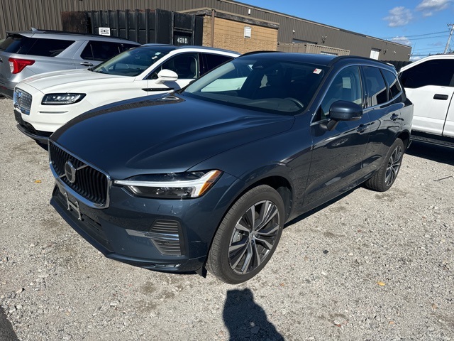 2022 Volvo XC60 B5 Momentum