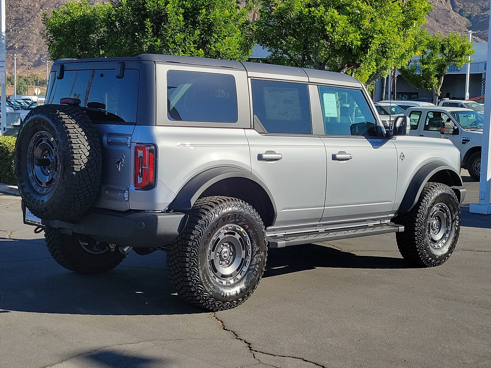 2024 Ford Bronco Outer Banks photo 2