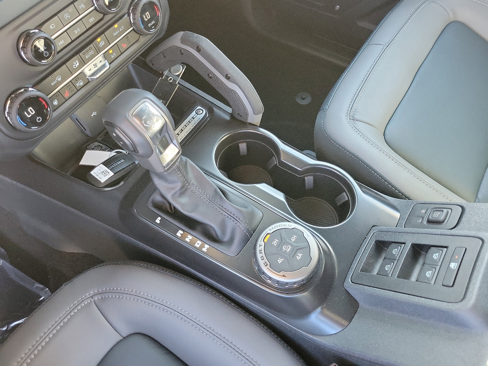 2024 Ford Bronco Outer Banks photo 5