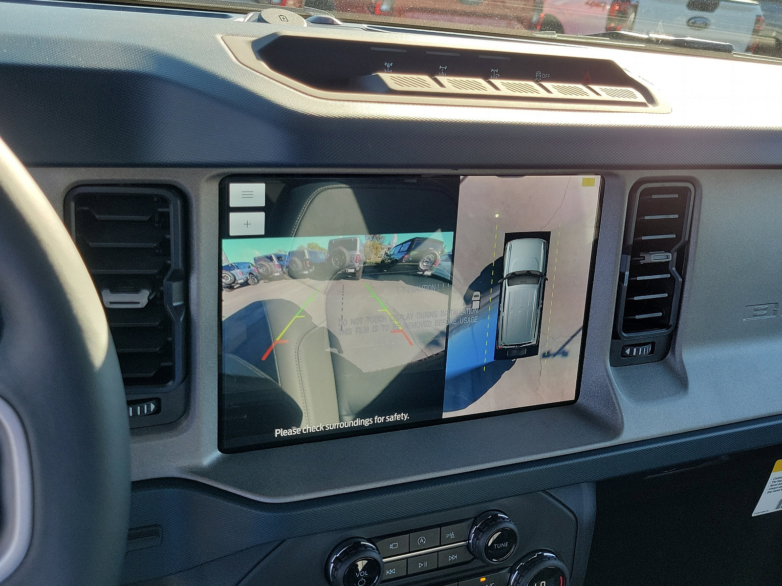 2024 Ford Bronco Outer Banks photo 7