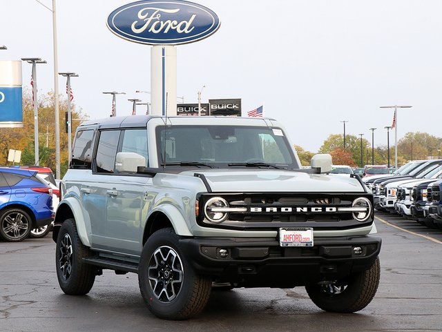 2024 Ford Bronco Outer Banks