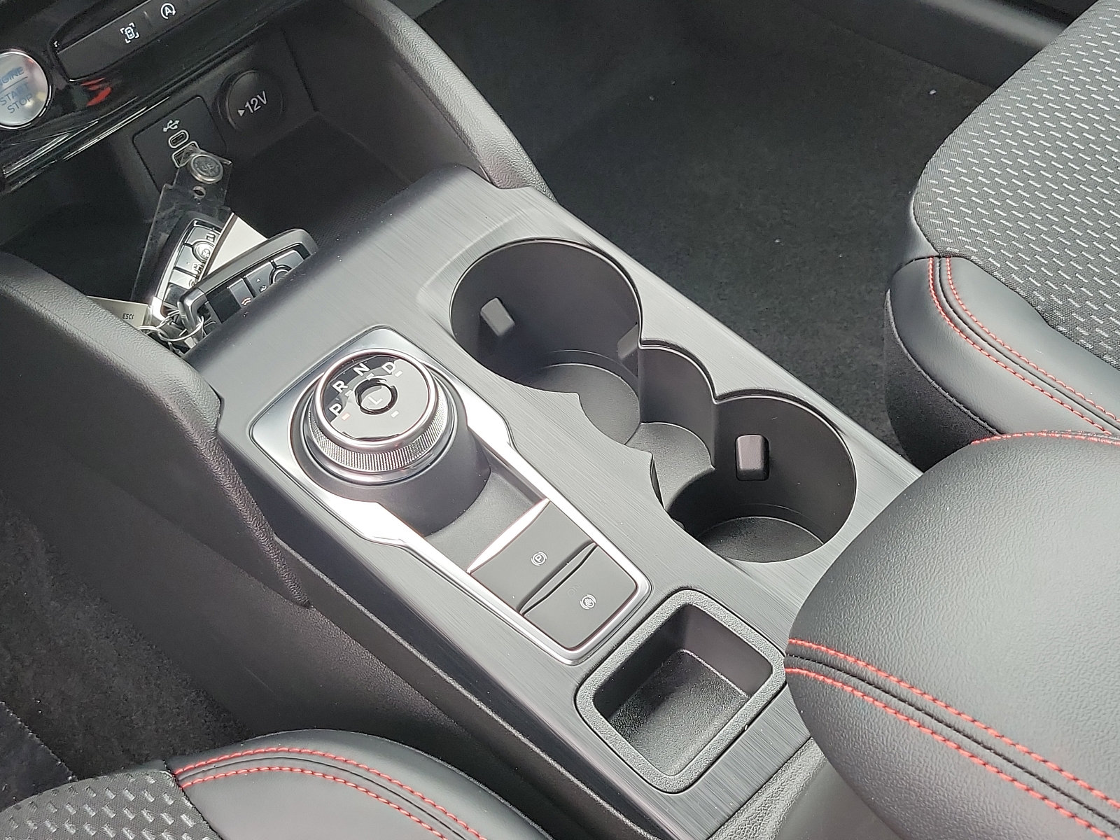 2025 Ford Escape ST-Line photo 3
