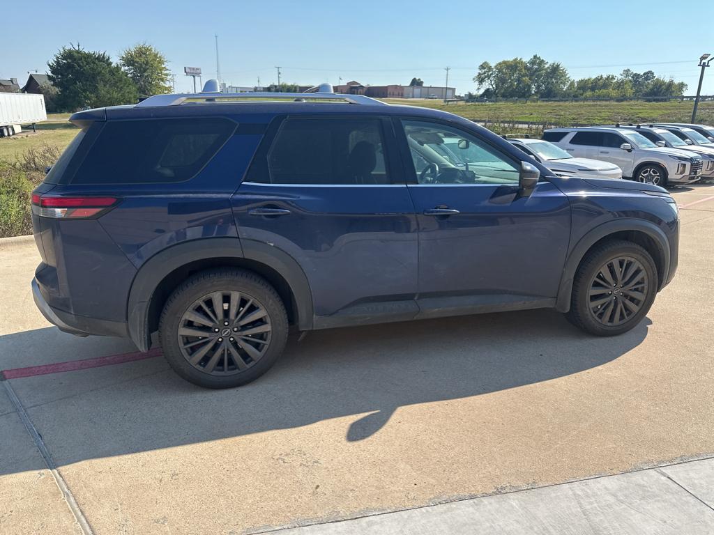 2022 Nissan Pathfinder SL