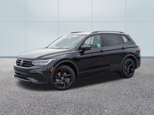 New 2024 Volkswagen Tiguan SE R-Line Black