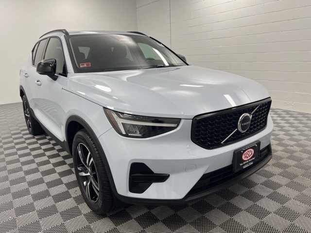 2024 Volvo XC40 B5 Core