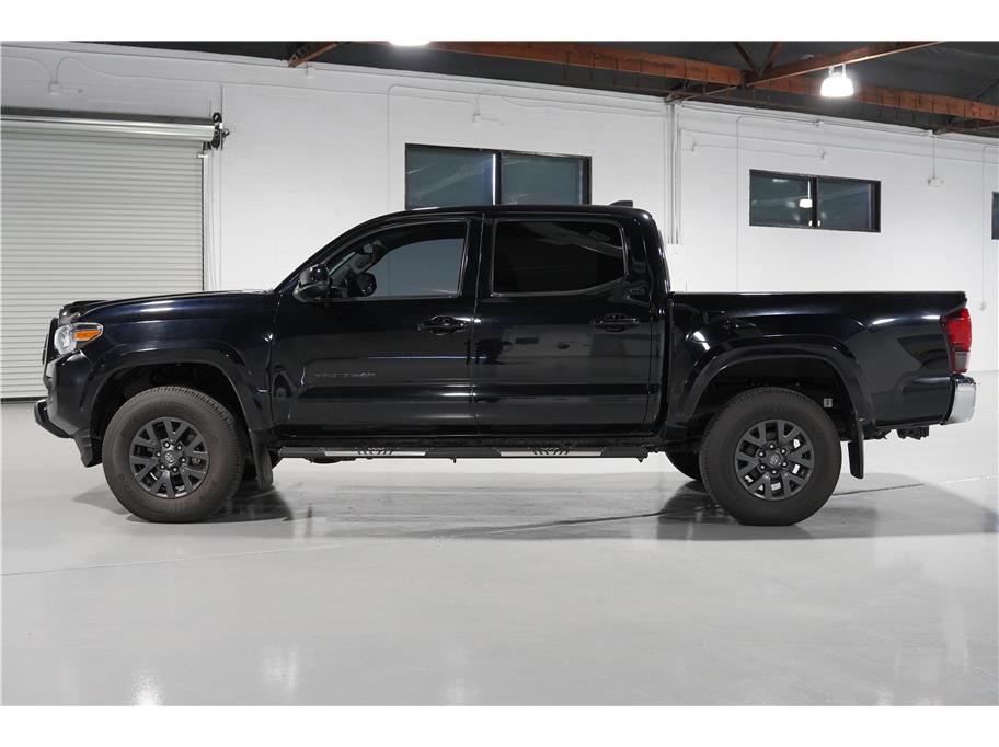 2022 Toyota Tacoma SR5 photo 2