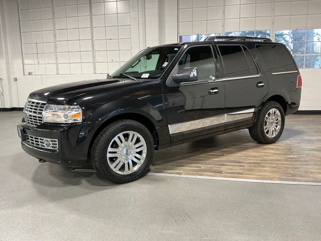 2011 Lincoln Navigator Base