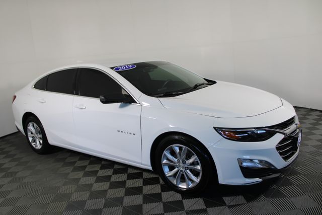 Used 2019 Chevrolet Malibu 1LT with VIN 1G1ZD5STXKF110028 for sale in Kansas City